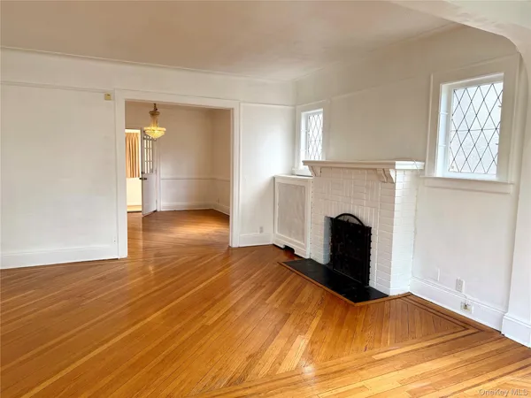 $5,000 | 4623 Arcadia Lane, Great Neck, NY 11020