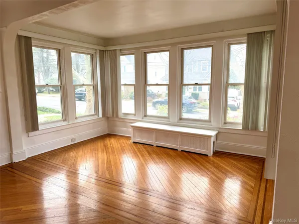 $5,000 | 4623 Arcadia Lane, Great Neck, NY 11020