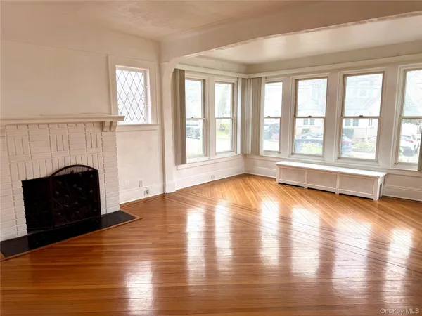 $5,000 | 4623 Arcadia Lane, Great Neck, NY 11020