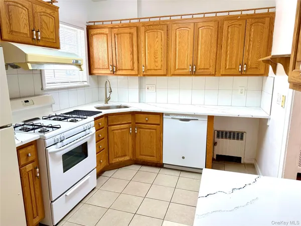 $5,000 | 4623 Arcadia Lane, Great Neck, NY 11020