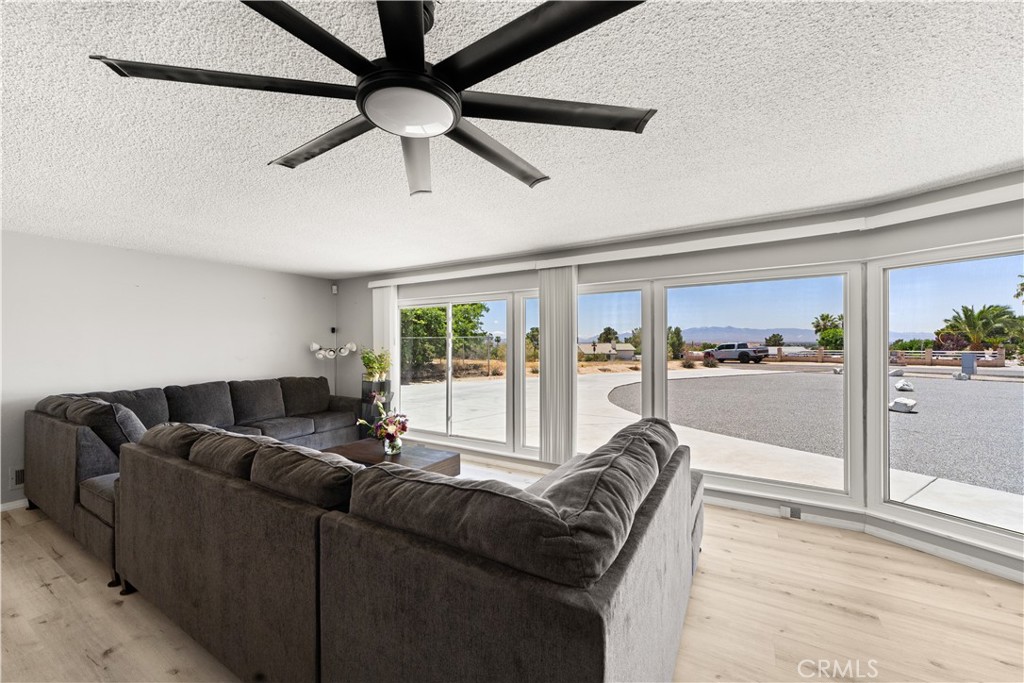 15103 Kinai Road Apple Valley, CA 92307 - Photo 6 of 38