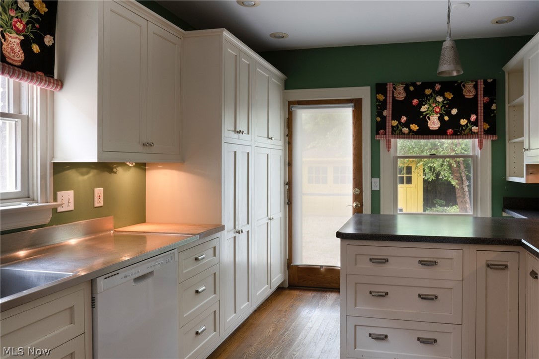 2584 Cheshire Road Cleveland, OH 44120 - Photo 6 of 35 Gallery Image 6