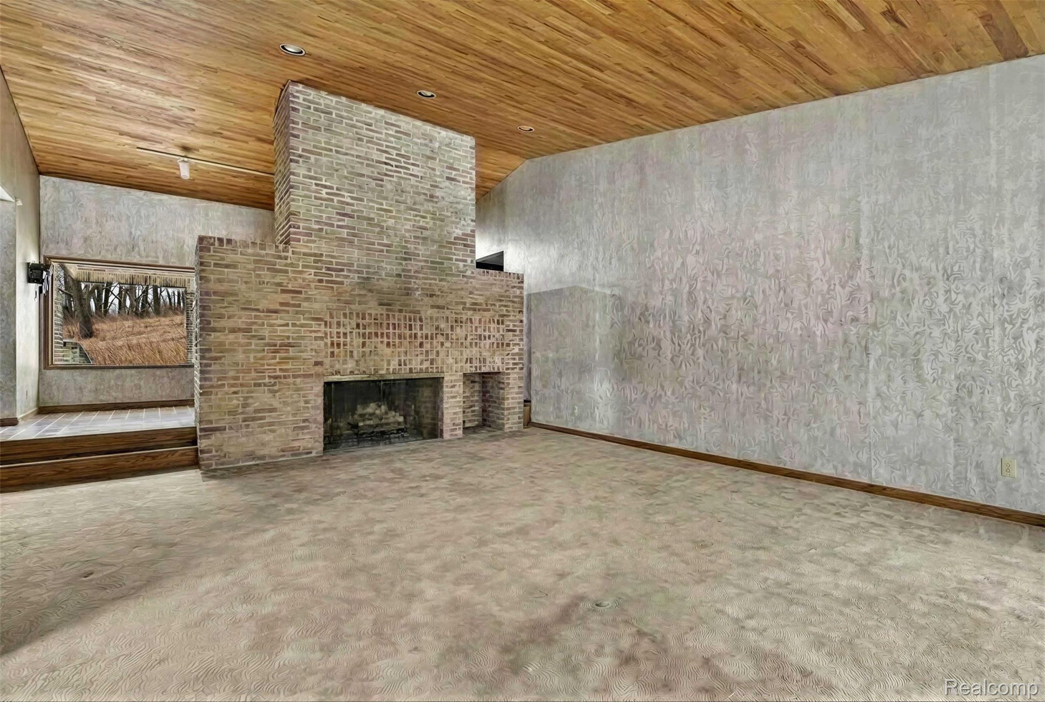 2551 Patterson Lk Road Pinckney, MI 48169 - Photo 23 of 95 Living Room with gas fireplace