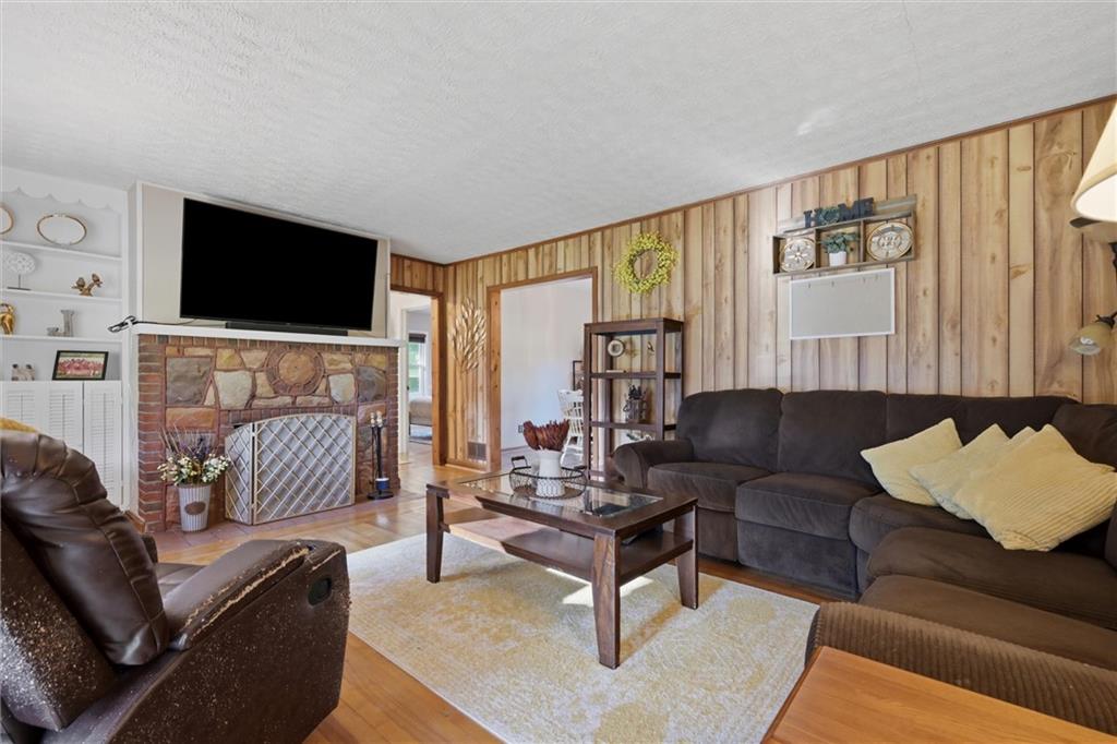 915 North Keel Ridge Road Hermitage, PA 16148 - Photo 2 of 35
