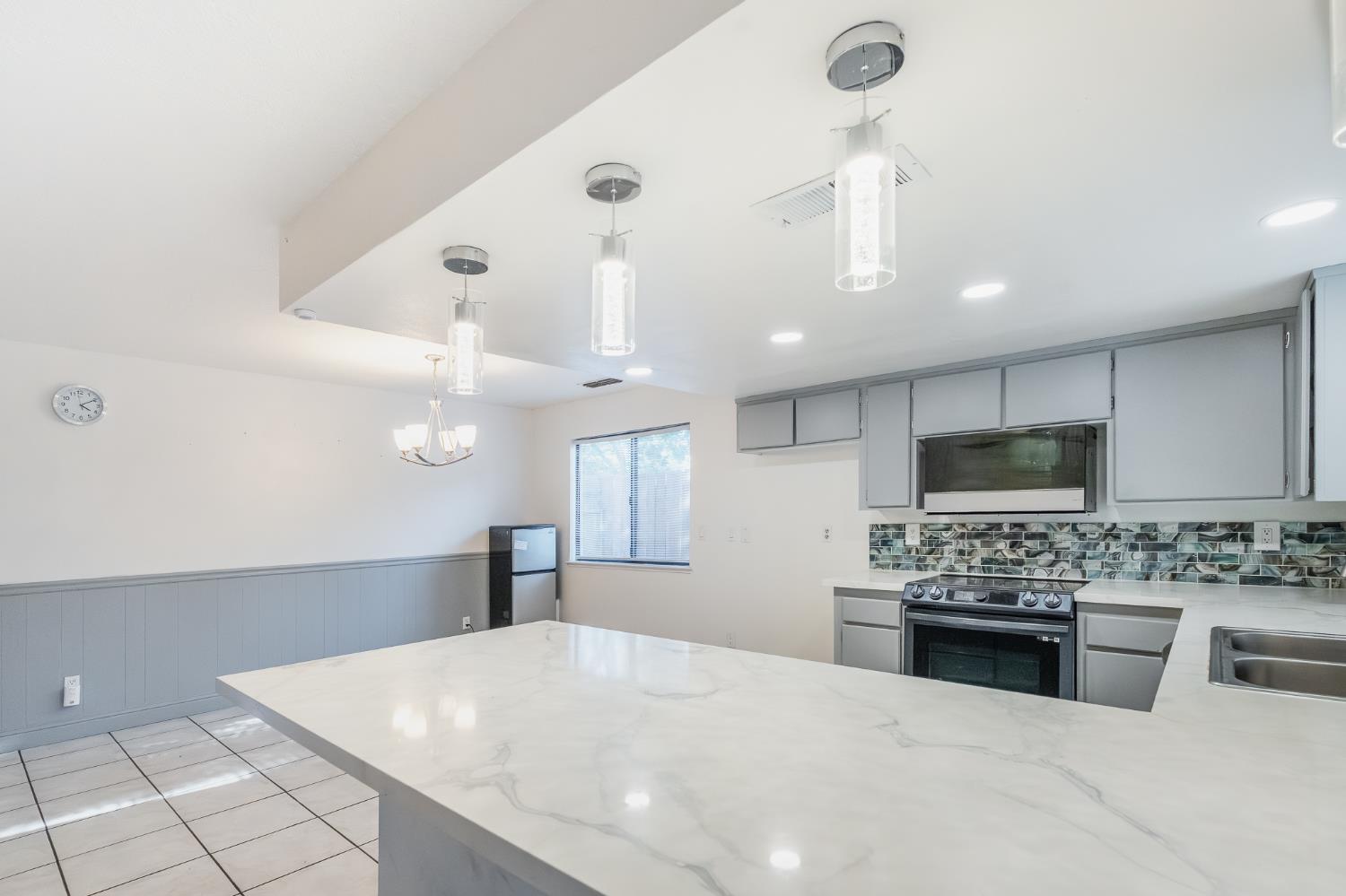 1717 Swift Avenue Clovis, CA 93611 - Photo 6 of 22