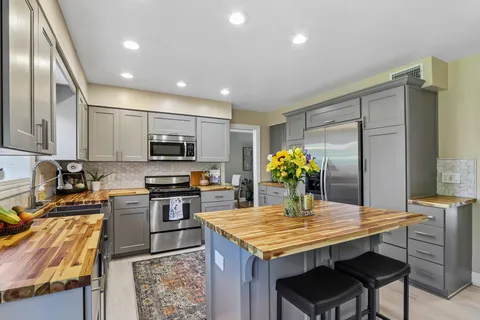 $599,900 | 8755 North Pelham Parkway, Bayside, WI 53217