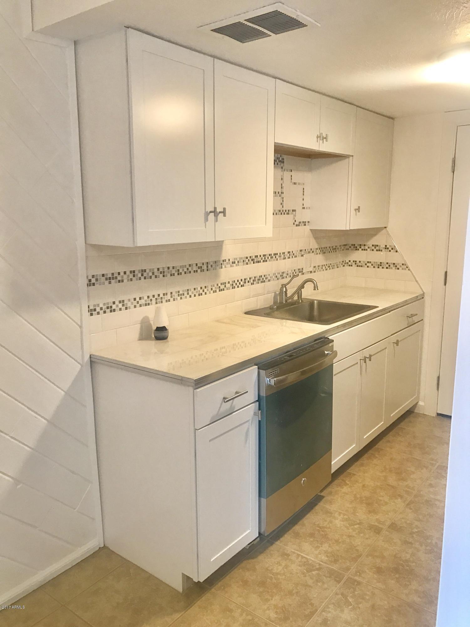 3951 West Wonderview Road Phoenix, AZ 85019 - Photo 7 of 25 Kitchen 4