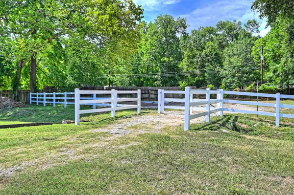 $1,450 | 9824 Arbor Oak, Willis, TX 77318