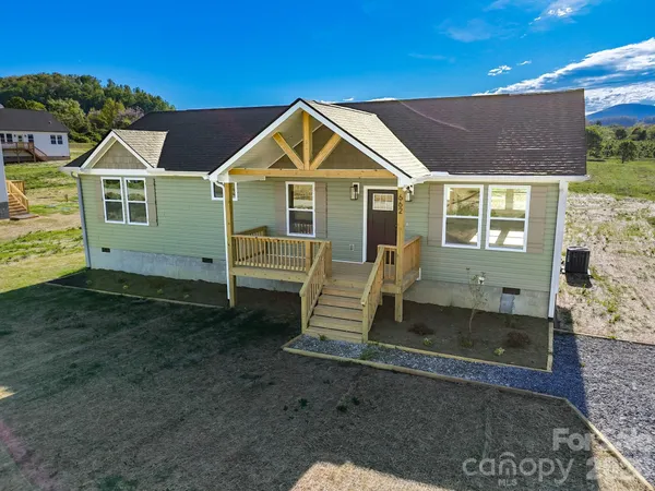 $389,900 | 662 Beehive Road, Hendersonville, NC 28792
