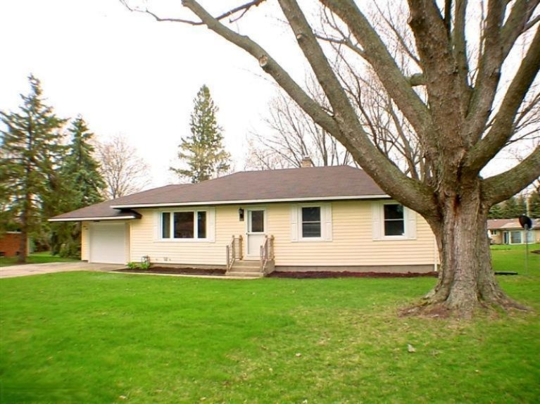 61 Lynden Road Holland, MI 49423 - Photo 1 of 13 Primary Photo