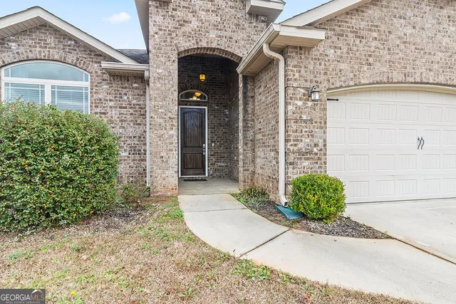 $299,900 | 131 Savannah Lane, Bonaire, GA 31005