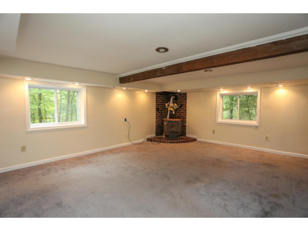 22 Walnut Hill Road Derry, NH 03038 - Photo 17 of 36