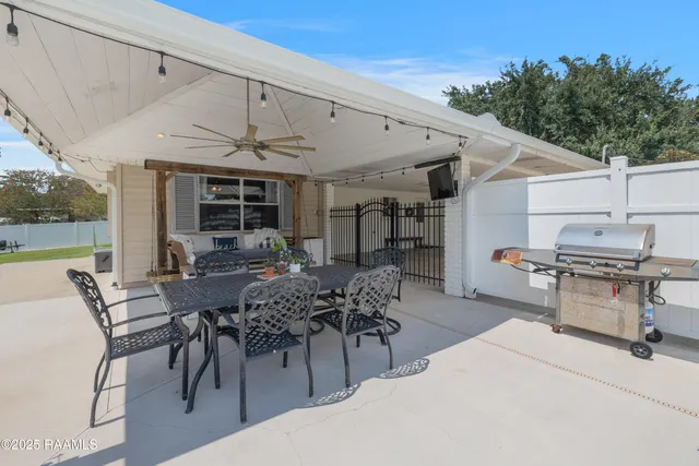 $299,000 | 121 Bayou Side Drive, Loreauville, LA 70552