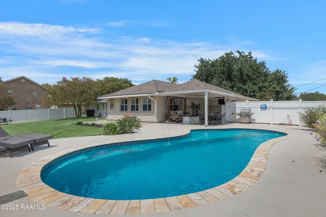 $299,000 | 121 Bayou Side Drive, Loreauville, LA 70552