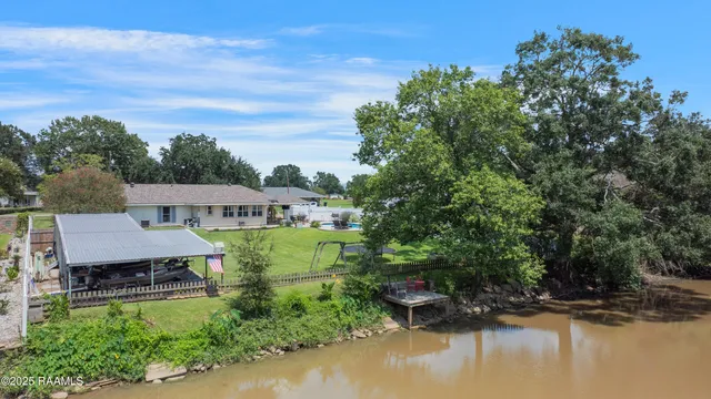 $299,000 | 121 Bayou Side Drive, Loreauville, LA 70552