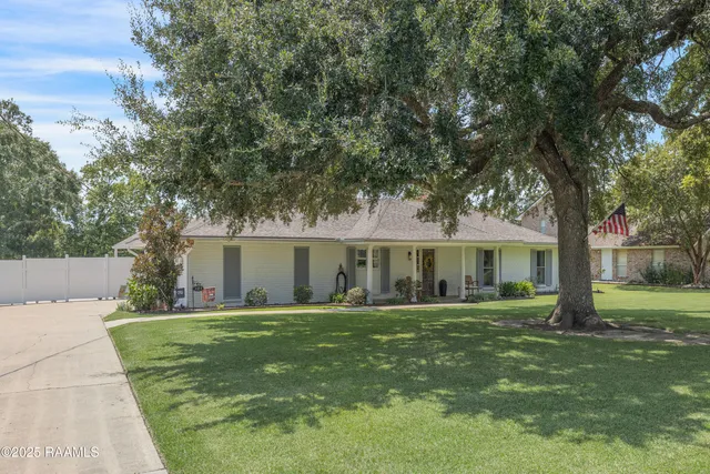 $299,000 | 121 Bayou Side Drive, Loreauville, LA 70552