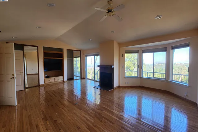 a bathroom with a toilet
