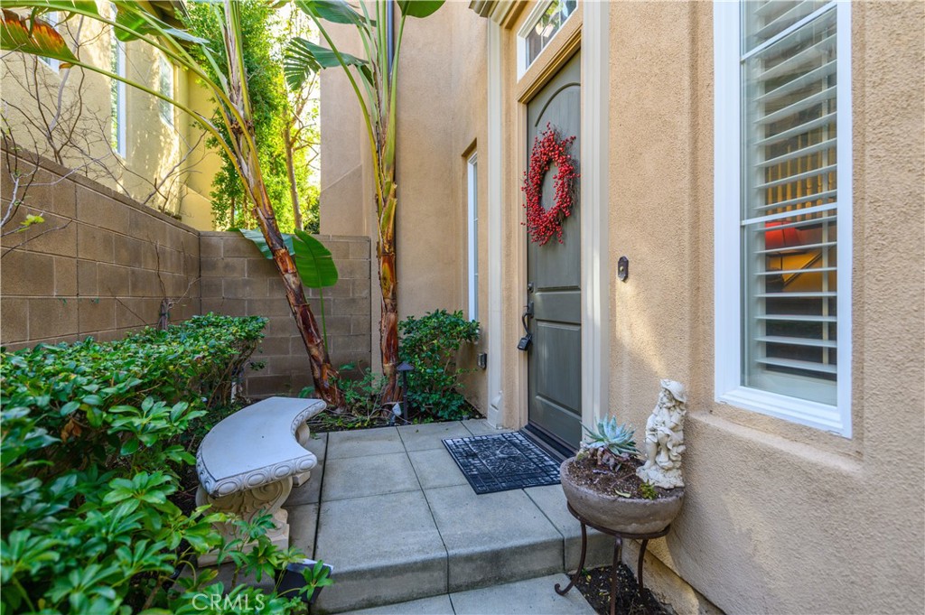 6 Inglenook Irvine, CA 92602 - Photo 4 of 59 a view of a house with backyard and sitting area