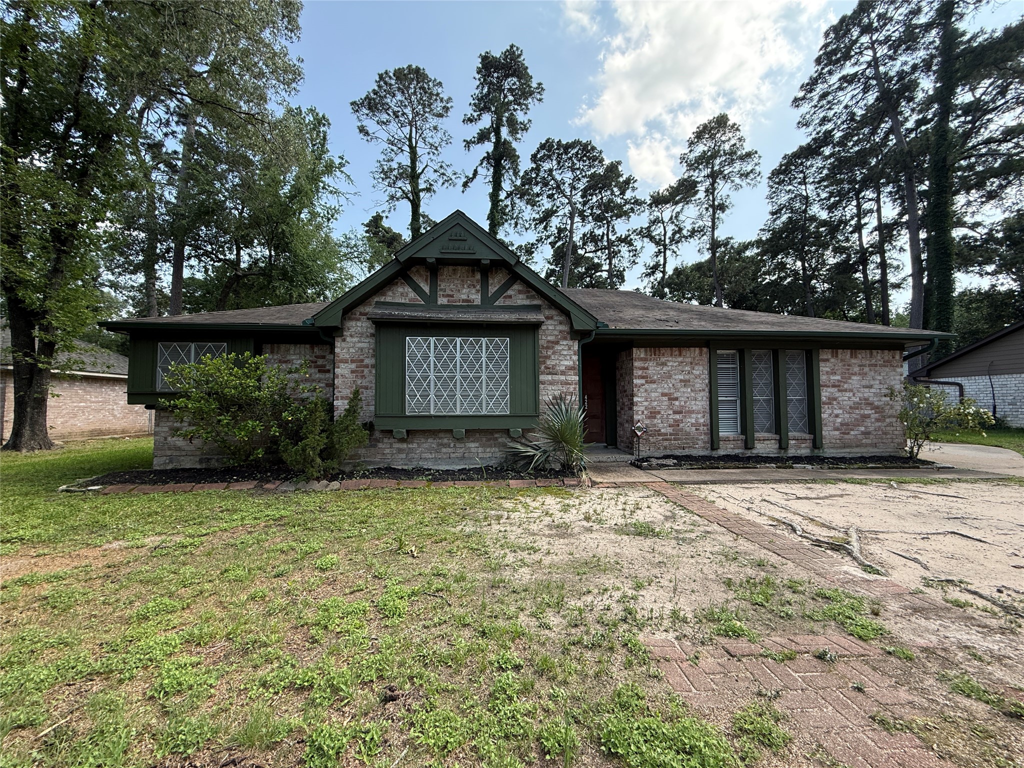 422 Gamewood Drive Spring, TX 77386 - Photo 5 of 25 a front view of a house with a garden