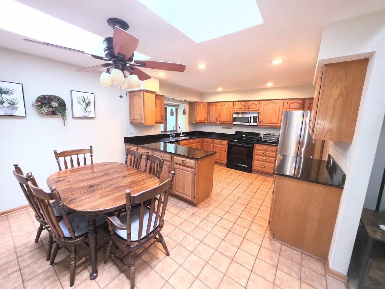 2944 Ridley Road Delafield, WI 53029 - Photo 5 of 12 2944 Ridley Road Kitchen