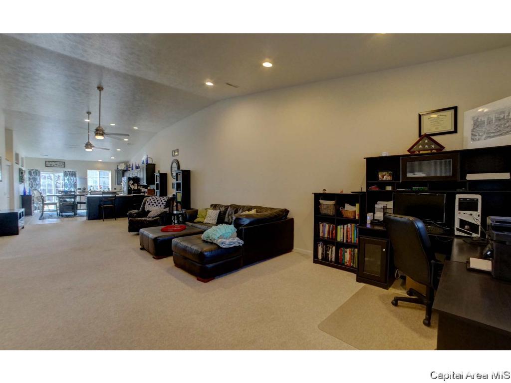 4319 Harvard Drive Springfield, IL 62712 - Photo 3 of 22 Gallery Image 3