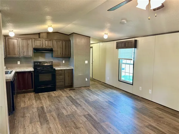 $1,350 | 1522 16th Street, Unit 7, Rockport, TX 78382