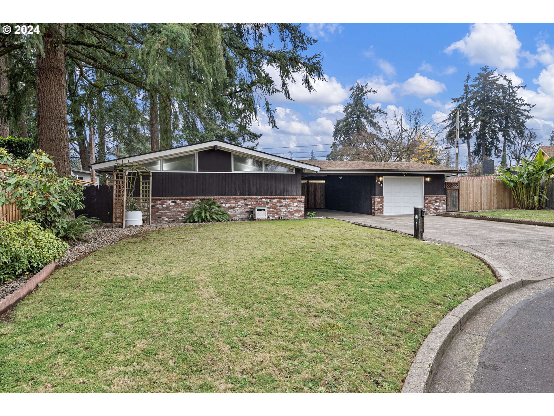 494 Winston Place Springfield, OR 97477 - Photo 1 of 48 a front view of a house with garden