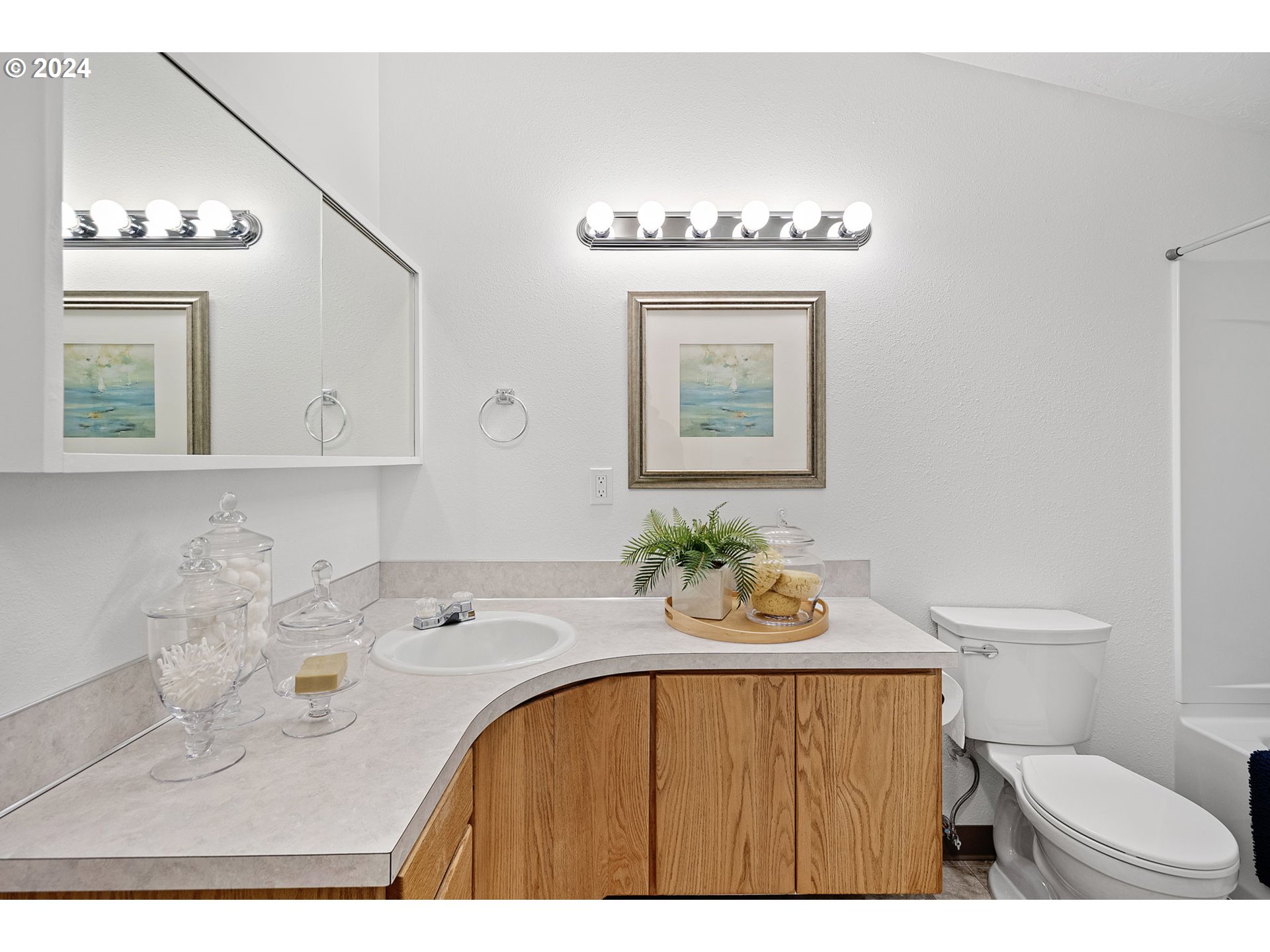 494 Winston Place Springfield, OR 97477 - Photo 28 of 48 a bathroom with a sink a toilet and a mirror