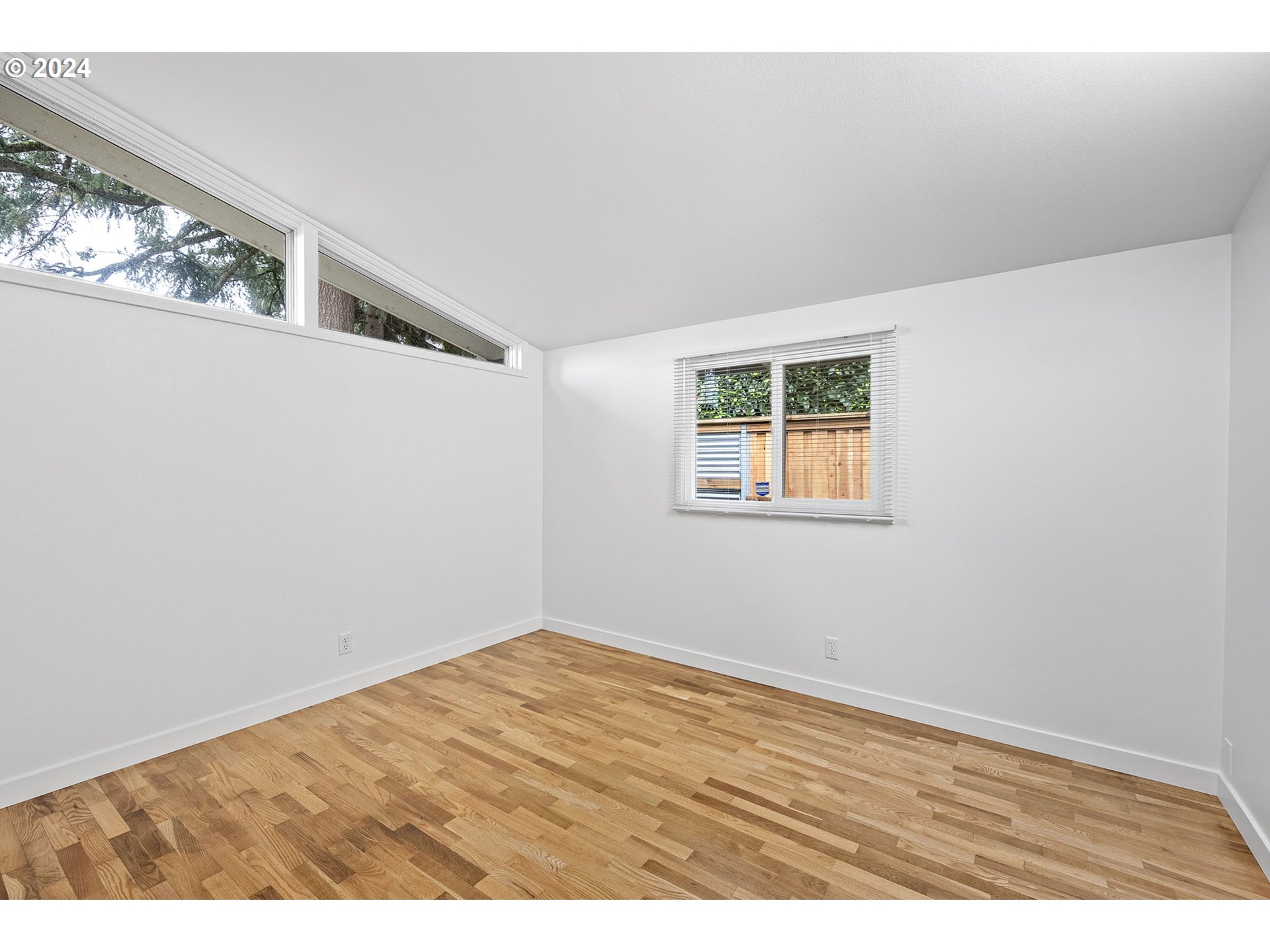 494 Winston Place Springfield, OR 97477 - Photo 31 of 48 an empty room with wooden floor and windows