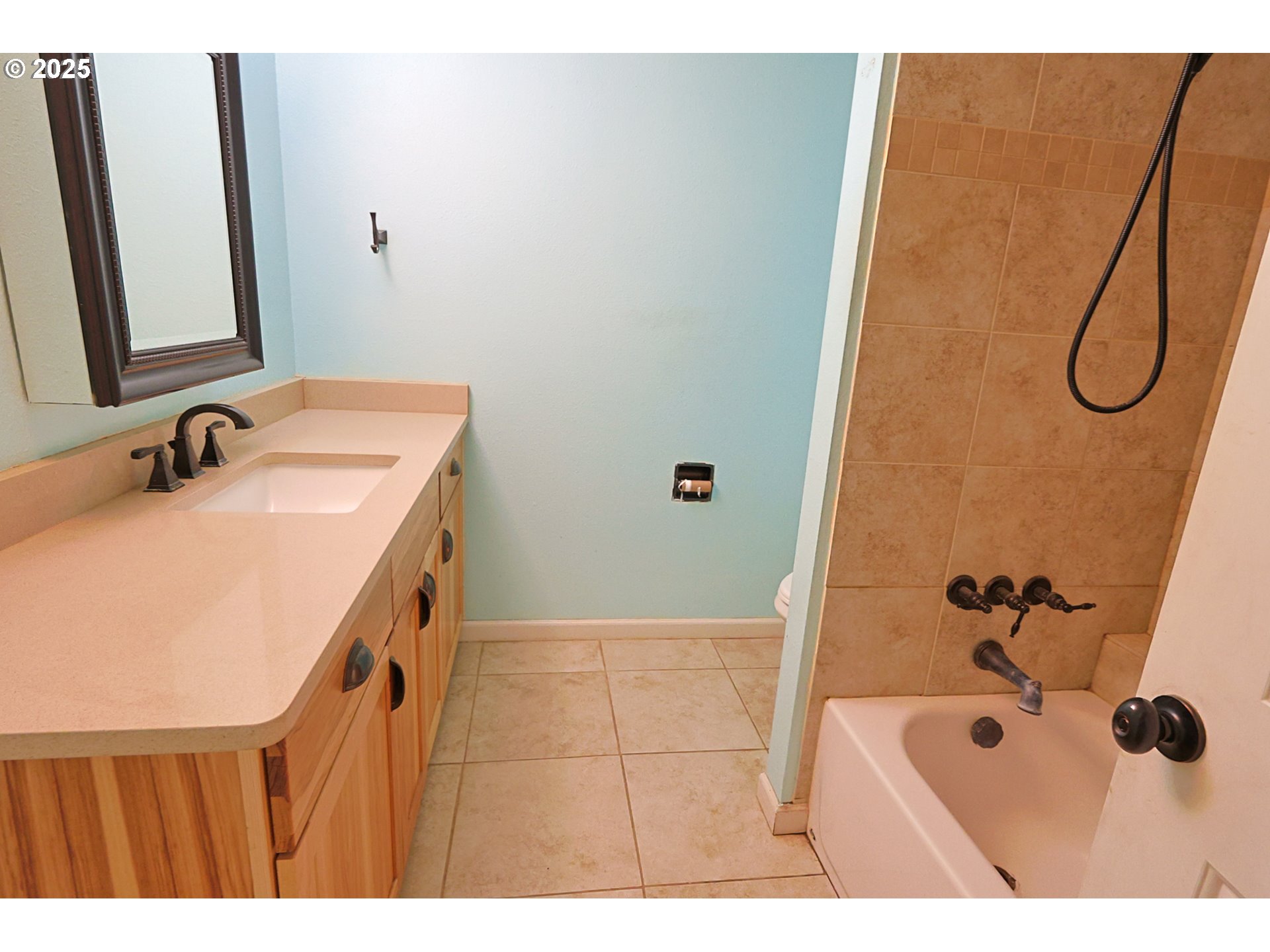 60031 Fairview Road Coquille, OR 97423 - Photo 18 of 47 Hallway