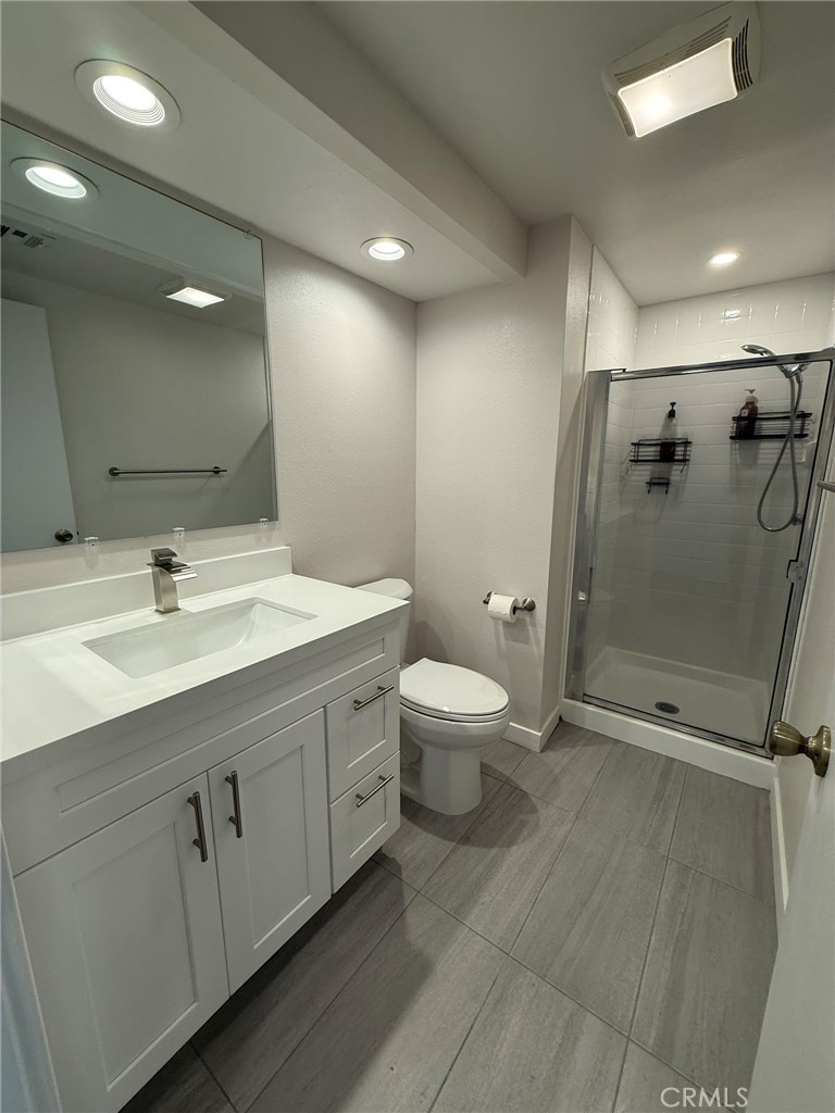 5555 Canyon Crest Drive, Unit 3B Riverside, CA 92507 - Photo 7 of 26 a bathroom with a double vanity sink toilet and shower
