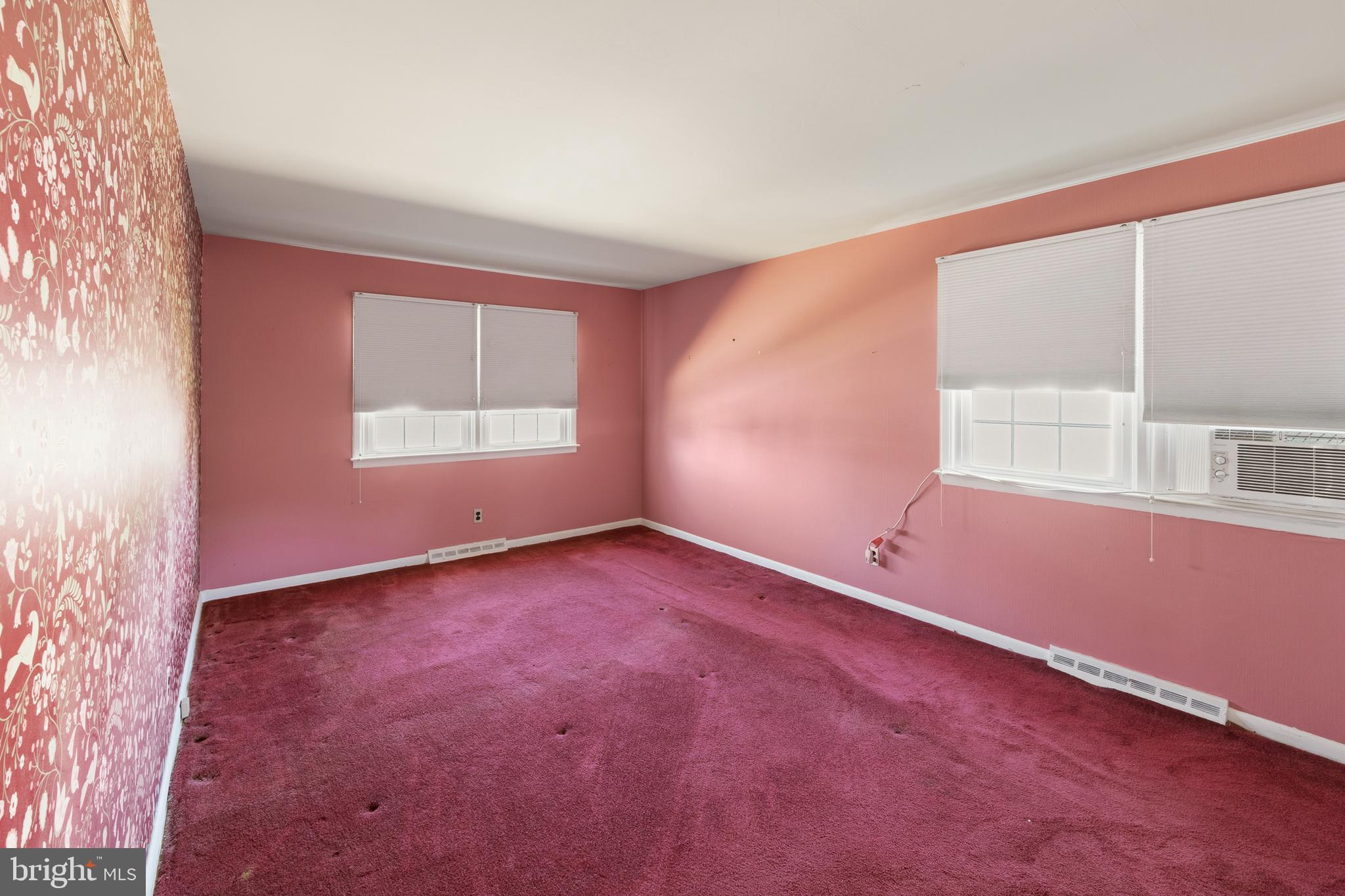 413 Columbia Avenue Pitman, NJ 08071 - Photo 20 of 33 an empty room with a window