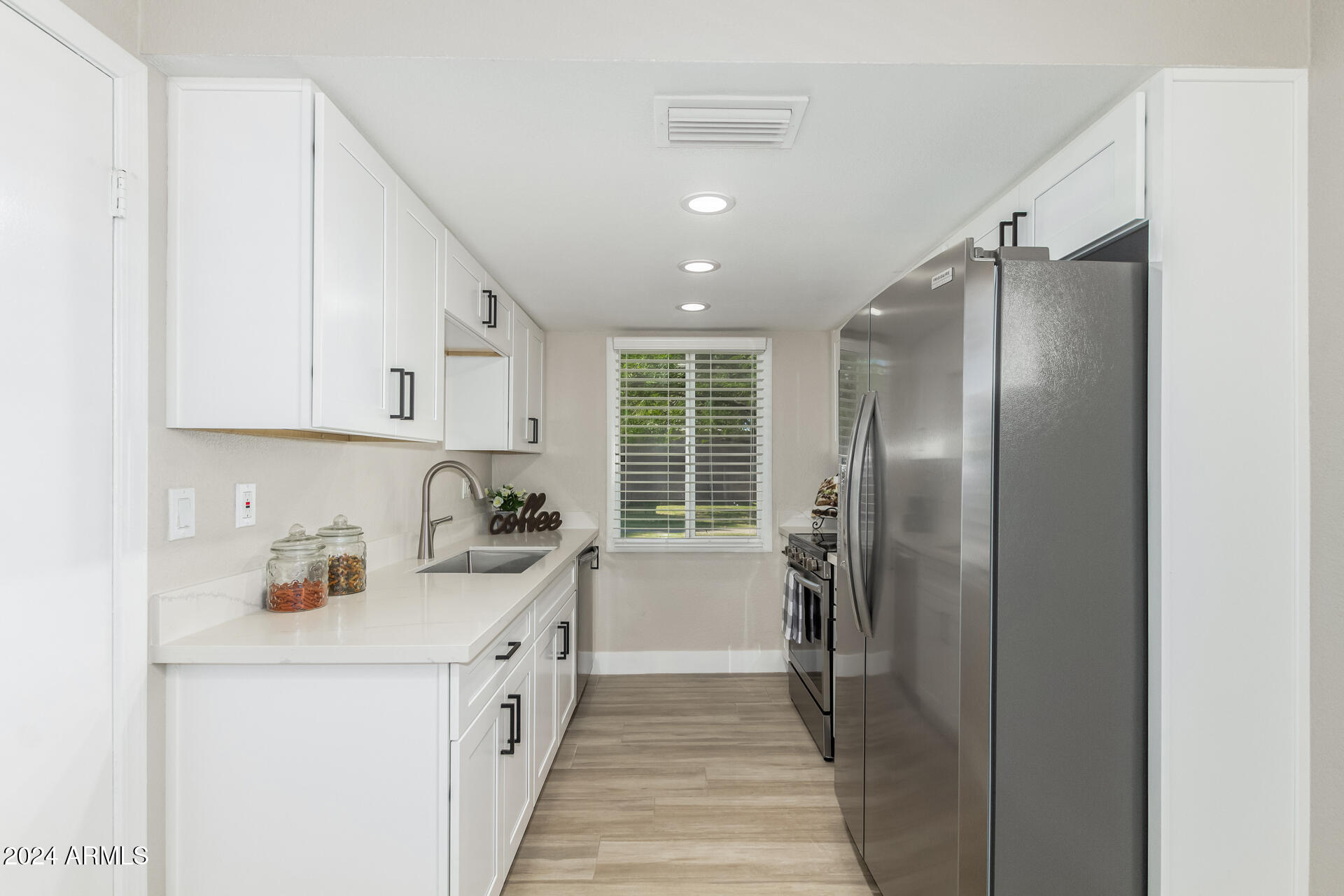 600 South Dobson Road, Unit 86 Mesa, AZ 85202 - Photo 7 of 13 Kitchen