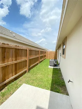 $995 | 1512 Coyote Hills, Unit 3, Edinburg, TX 78541