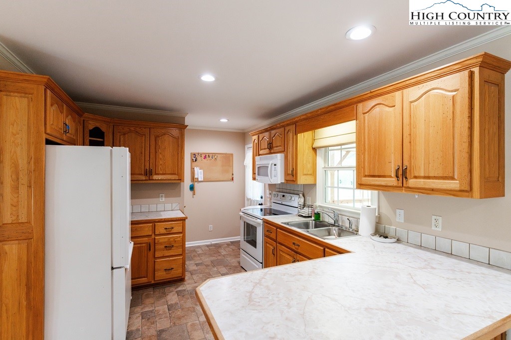 280 Red Top Road Ferguson, NC 28624 - Photo 15 of 40 Gallery Image 15