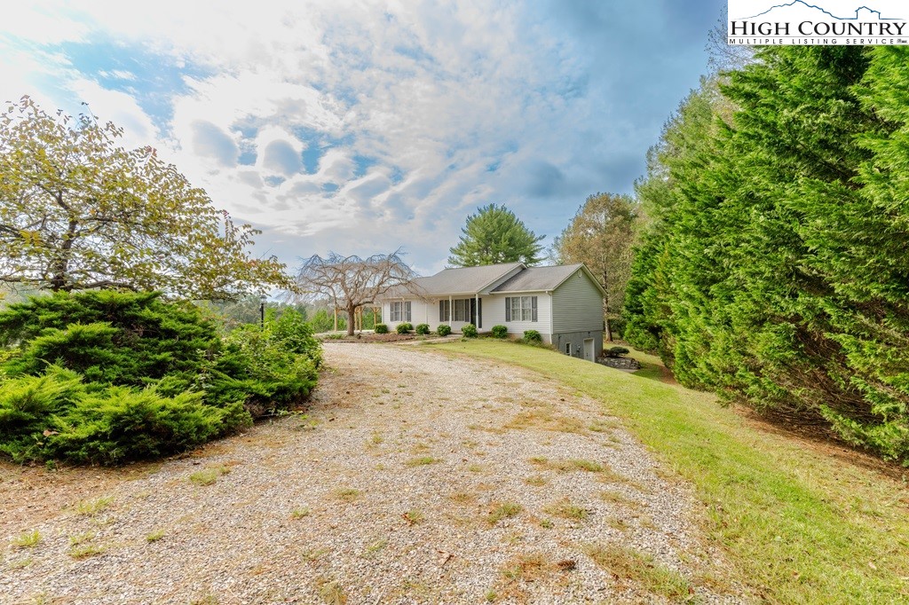 280 Red Top Road Ferguson, NC 28624 - Photo 4 of 40 Gallery Image 4