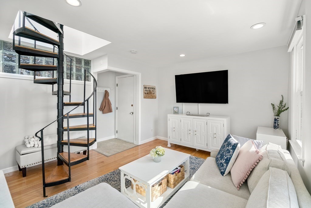 48-50 Russell Street, Unit 3A Boston, MA 02129 - Photo 2 of 11
