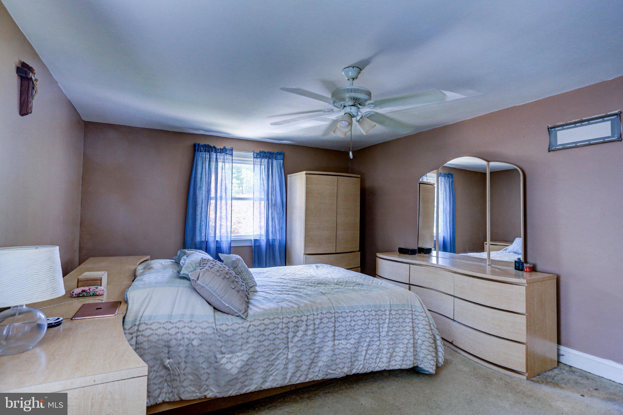 125 West Thomson Avenue Springfield, PA 19064 - Photo 31 of 41 Cozy bedroom with natural light.