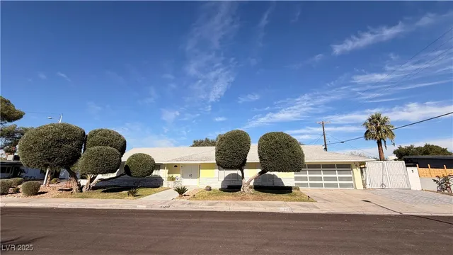 $2,500 | 1819 South Beverly Way, Las Vegas, NV 89104