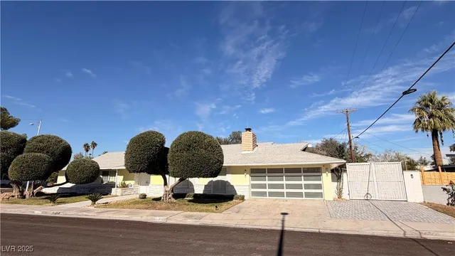 $2,500 | 1819 South Beverly Way, Las Vegas, NV 89104
