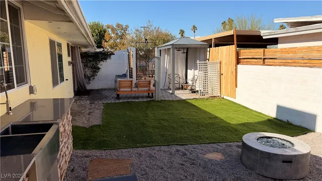 $2,500 | 1819 South Beverly Way, Las Vegas, NV 89104