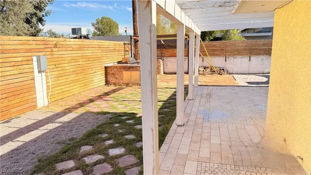 $2,500 | 1819 South Beverly Way, Las Vegas, NV 89104