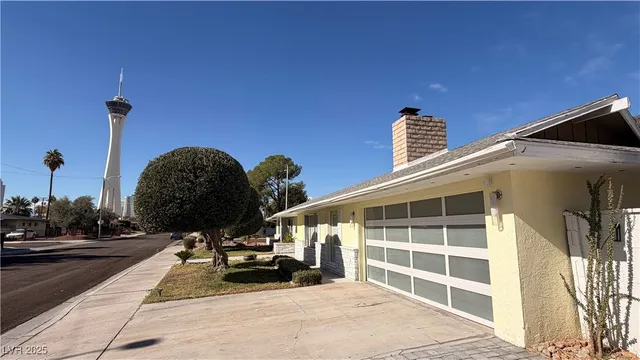 $2,500 | 1819 South Beverly Way, Las Vegas, NV 89104