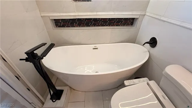 $2,500 | 1819 South Beverly Way, Las Vegas, NV 89104