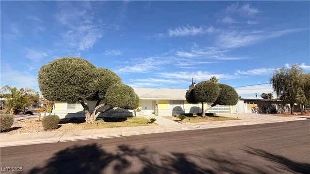 $2,500 | 1819 South Beverly Way, Las Vegas, NV 89104