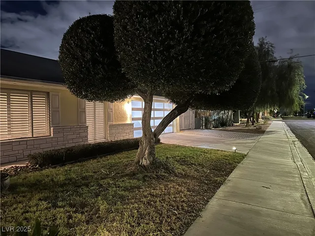 $2,500 | 1819 South Beverly Way, Las Vegas, NV 89104