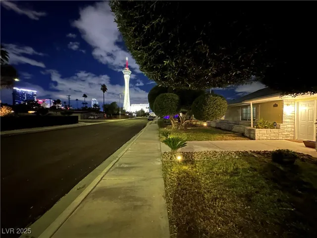 $2,500 | 1819 South Beverly Way, Las Vegas, NV 89104