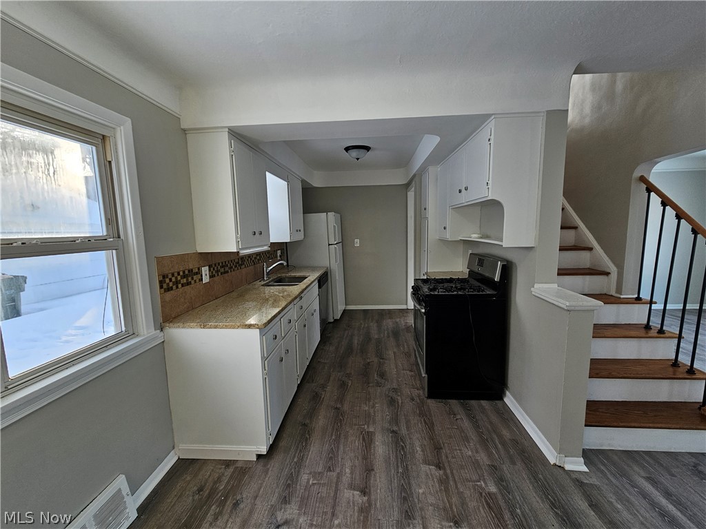 9516 Alexander Road Garfield Heights, OH 44125 - Photo 10 of 36