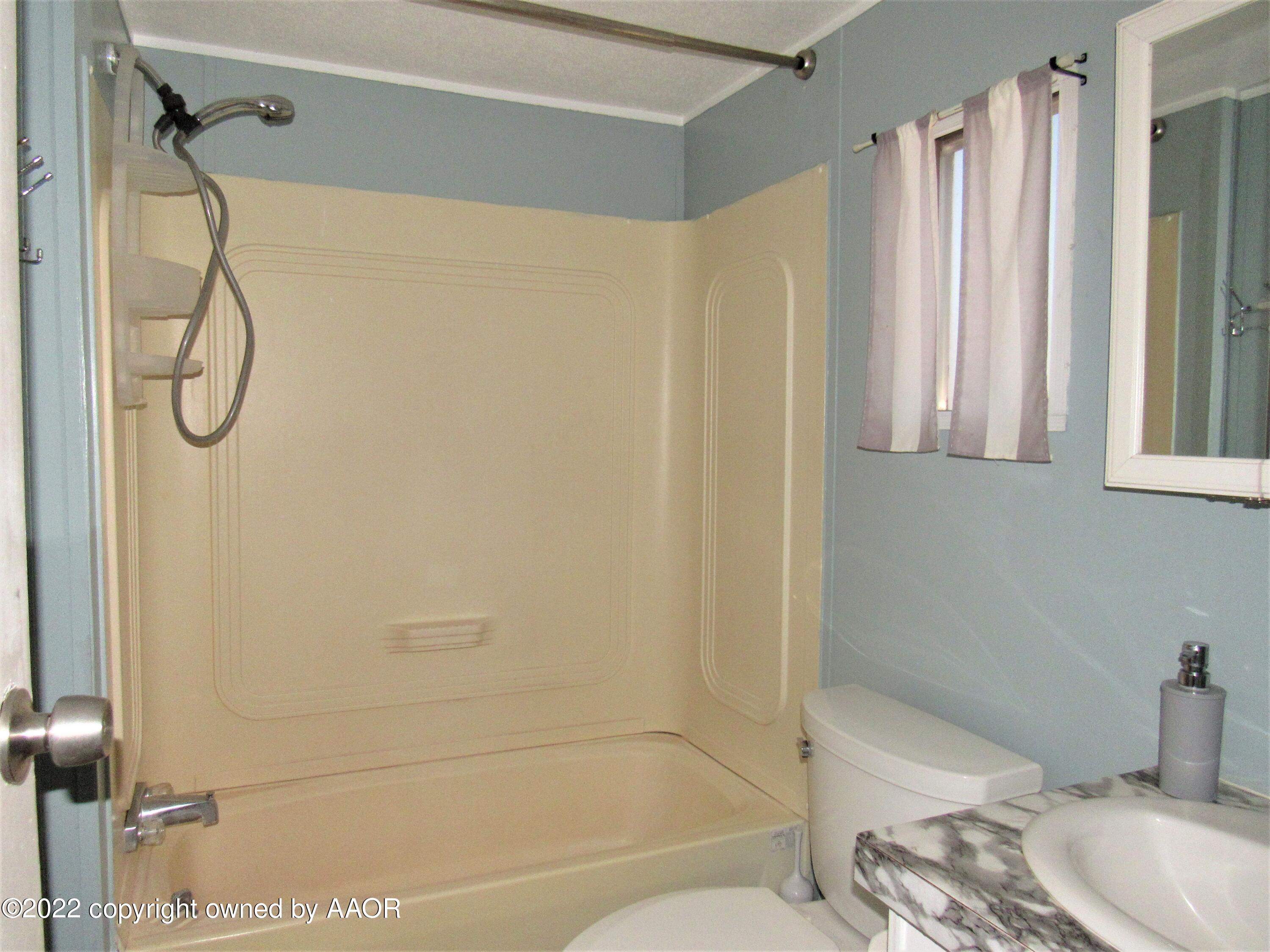 6709 Susie Road Amarillo, TX 79118 - Photo 12 of 17 Main Bathroom