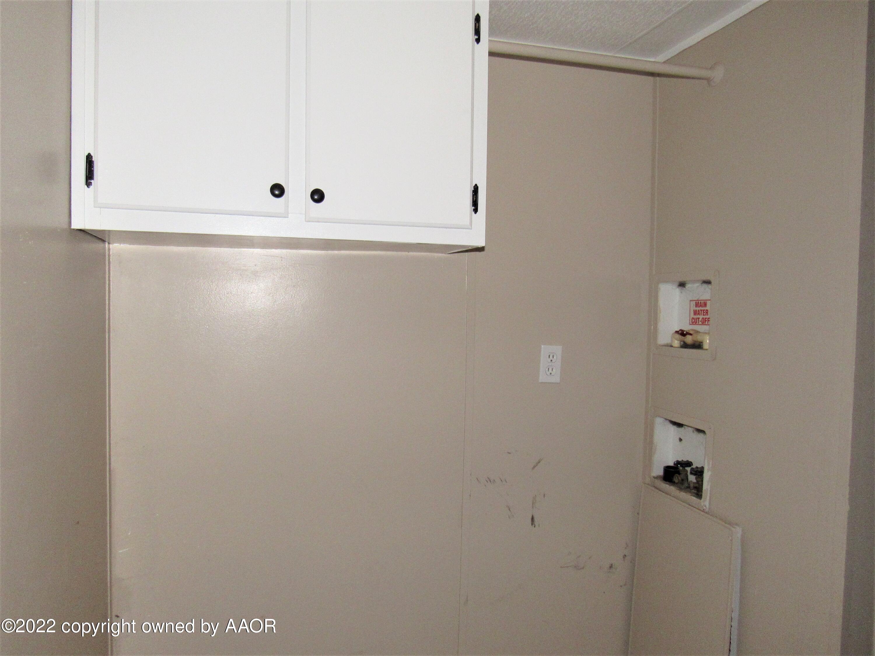 6709 Susie Road Amarillo, TX 79118 - Photo 13 of 17 Laundry Area